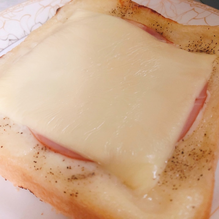 ハムとチーズの簡単トースト